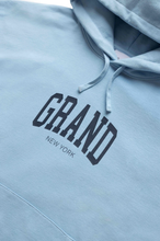 Lade das Bild in den Galerie-Viewer, GRAND COLLECTION New York Sweatshirt Powder Blue
