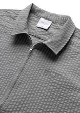 Lade das Bild in den Galerie-Viewer, GRAND COLLECTION Seersucker Short Sleeve Zip Up Shirt Grey
